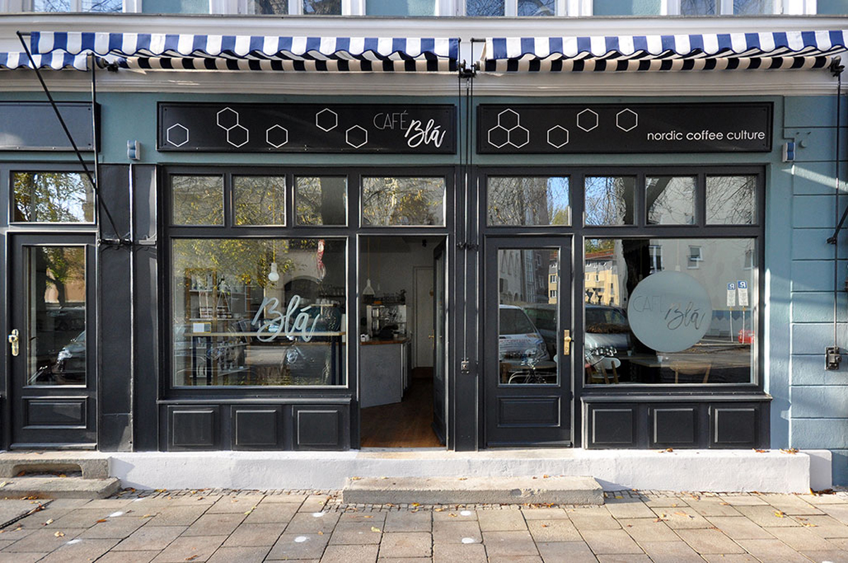 https://lovadesign.de/wp-content/uploads/2018/12/3-cafe-bla-muenchen-lova-mery-reif-cover.jpg